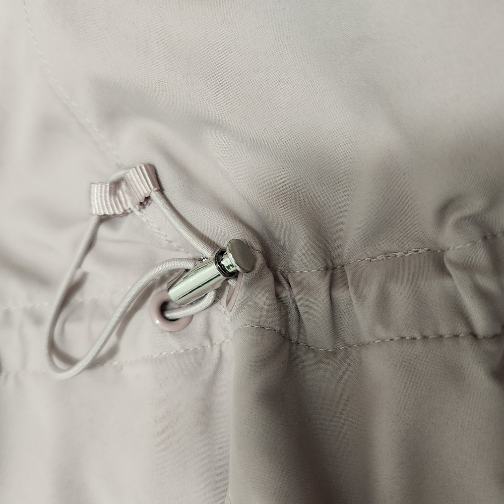 Lululemon Pack It Up Jacket in the color Smoky Blush. Size 10 - Picture 15 of 16